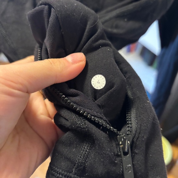 Lululemon define size 4 worn 5x - Picture 4 of 4
